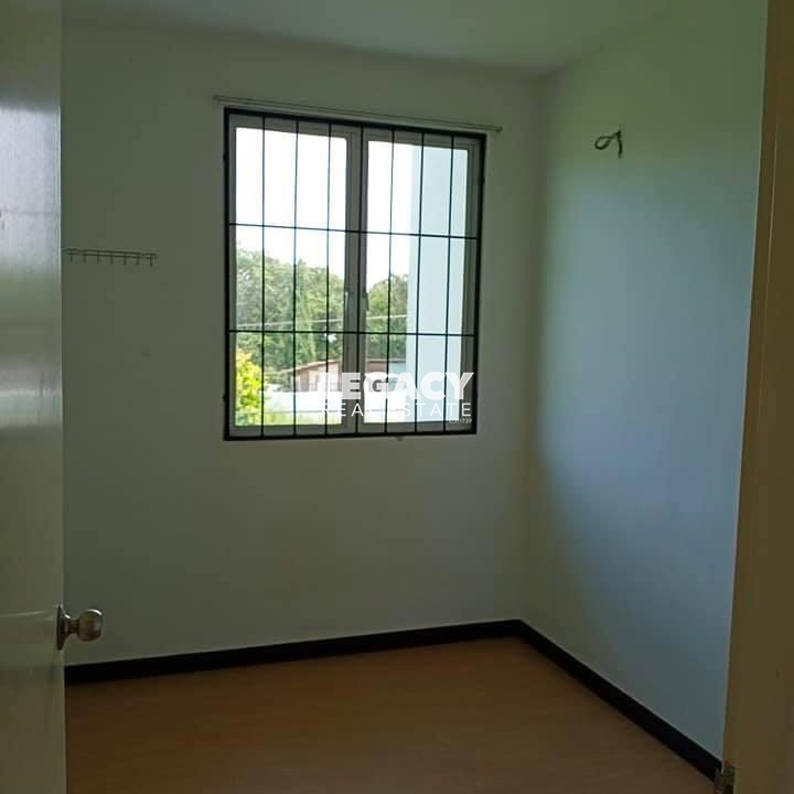 87f33b8b-8732-42b1-8c74-726529cae1dd