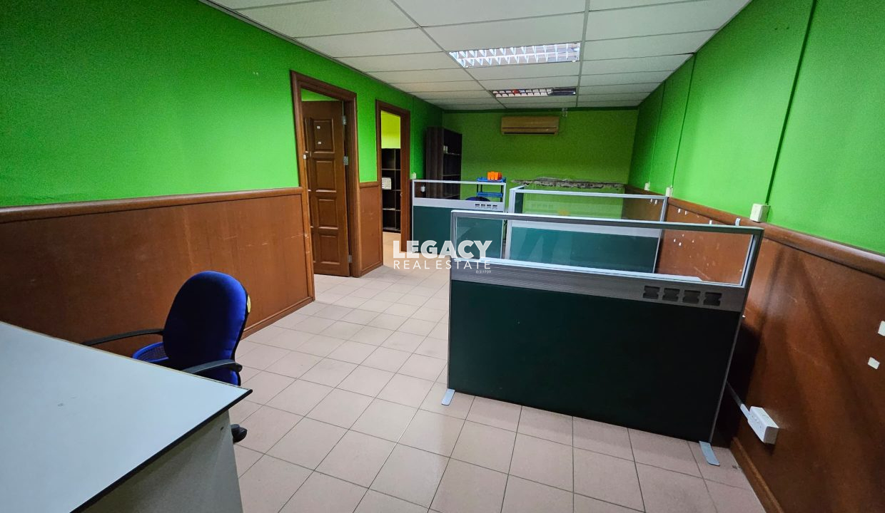 81093219-c90c-41e2-bdb4-343902055838