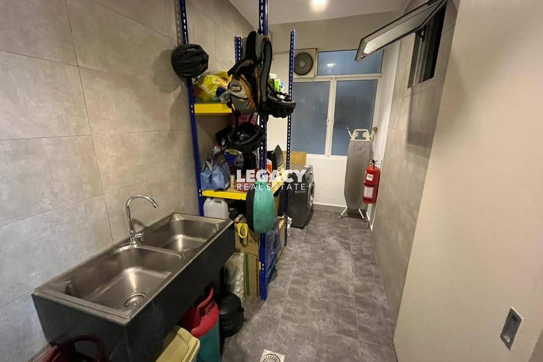 f8e5389b-b1d4-4256-88f5-de36bfa74253