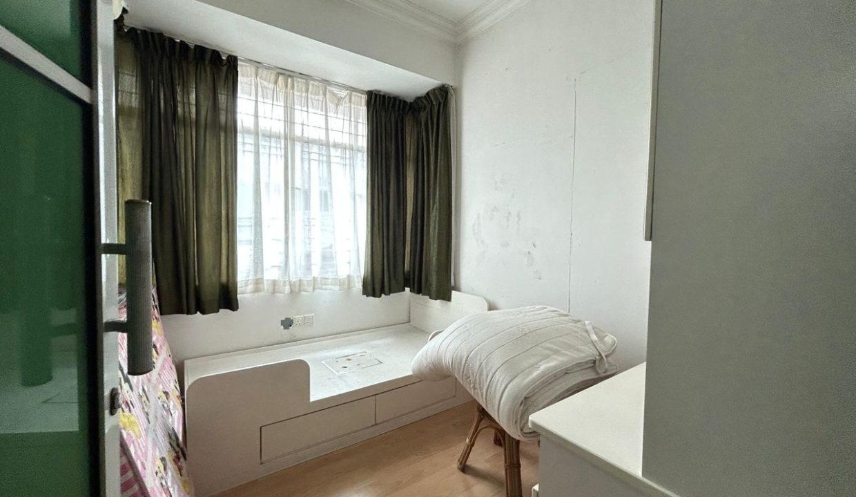 e2399438-31a1-4bdf-8e12-112661b4604f