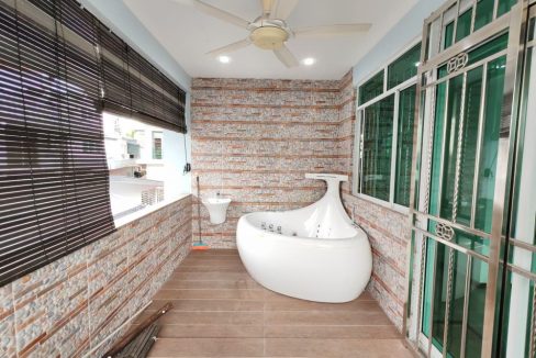 a807dcda-5b05-4c29-9b02-6ae19b9336cc