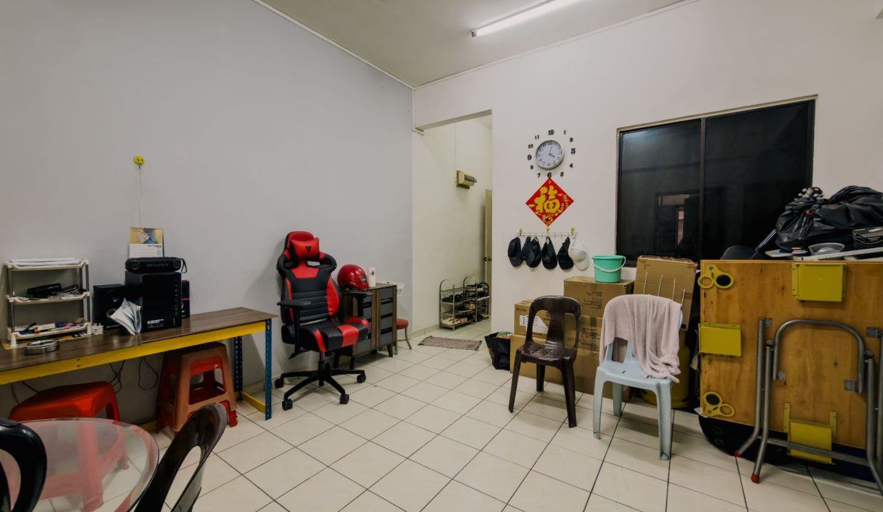Taman Suria Shoplot Apartment - Yeoh