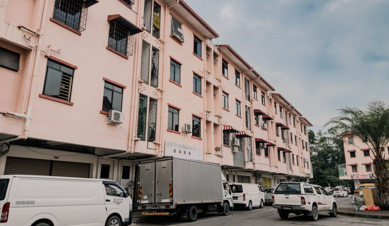 Taman Suria Shoplot Apartment - Yeoh