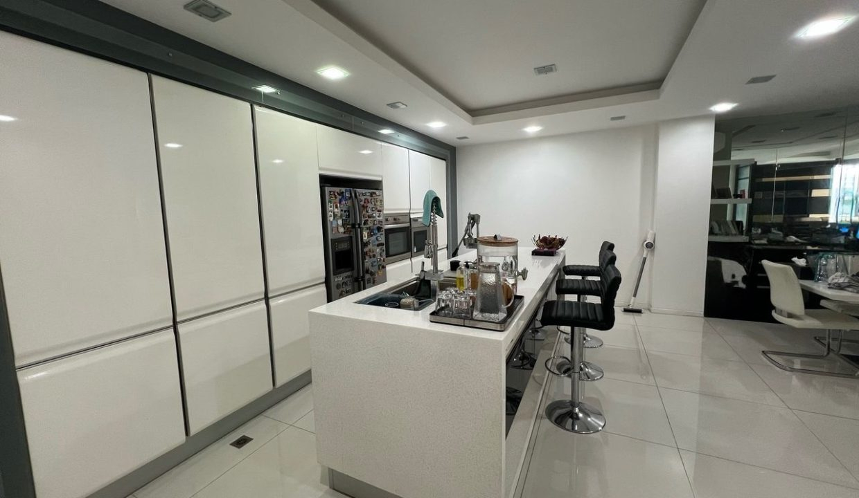 143d67d9-2e0e-43eb-8aa0-d412c3ea1619