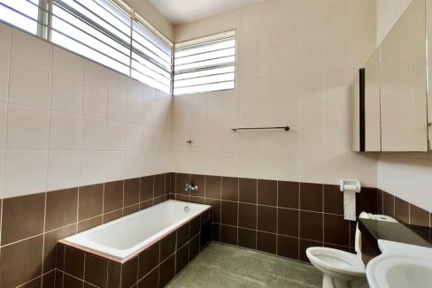 85a6e624-55f8-47a0-bdad-476aad48af6f