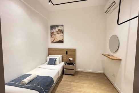 b6d747c3-1c25-4b55-a821-182687f0d308