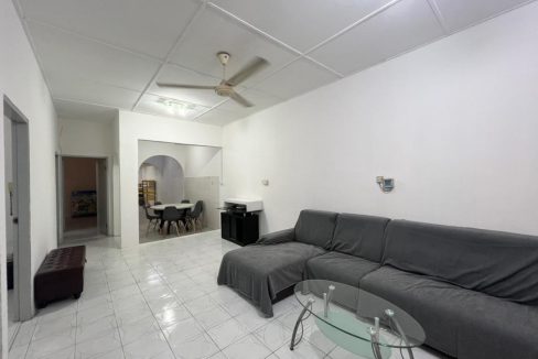 b90b6ca8-cc6c-40ca-b6e8-740d1640bb06