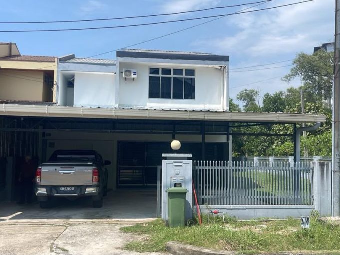 Taman Khidmat | Spacious corner unit with a large land area